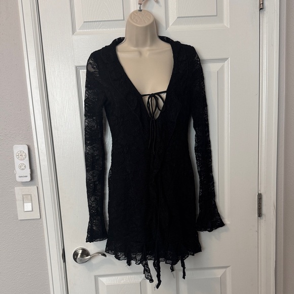 Princess Polly plunging neck line black lace mini dress. - Picture 4 of 7